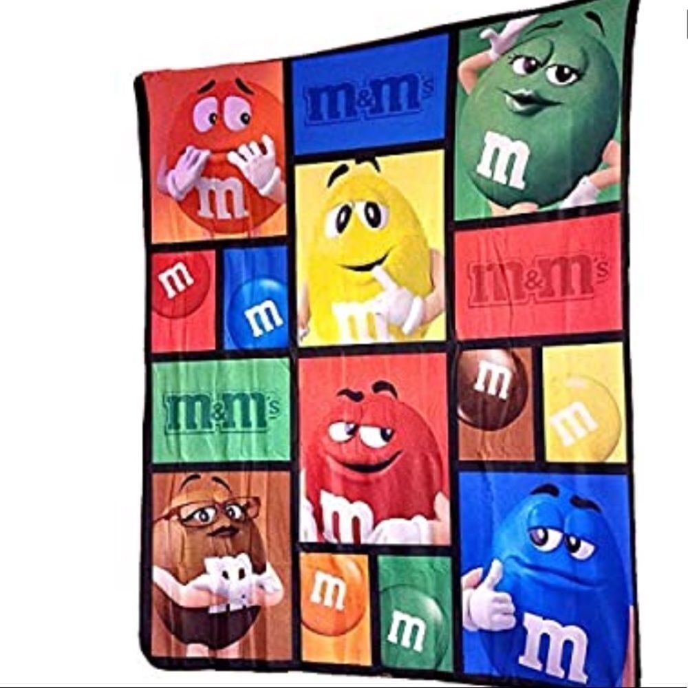 🎉Final sale🎉M&M’s Fleece blanket